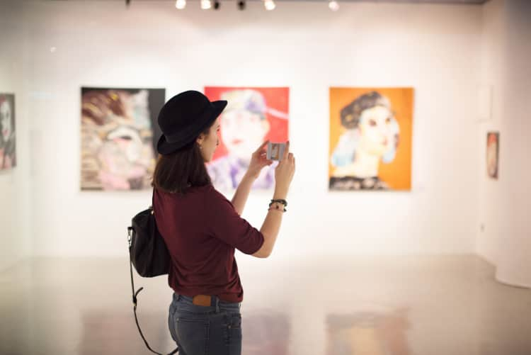 Young woman in museum in NYC