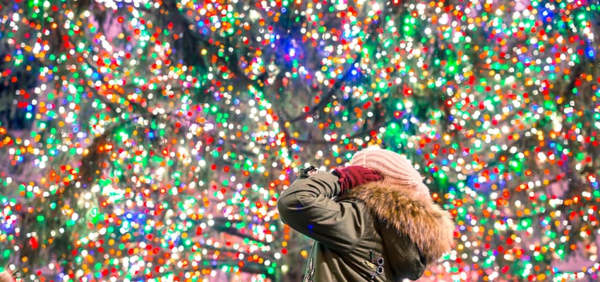 woman looking at the Rockefeller christmas tree