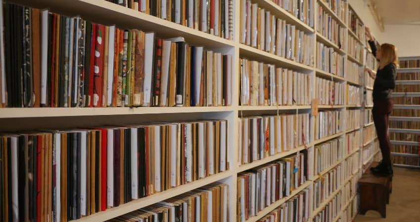 The Brooklyn Art Library shelves filled with sketchbooks.