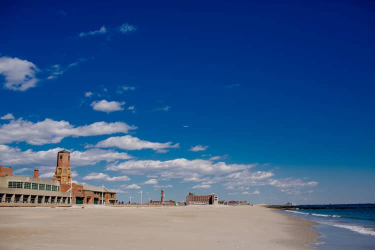 Bathhouse and beach at Jacob Riis Park